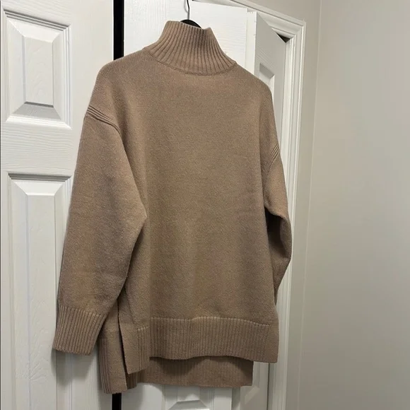 H&M Sweater - Picture 1 of 6